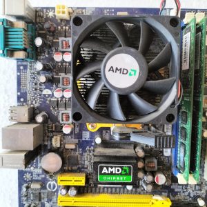 Scheda Madre AM2+ Foxconn A74ML-K con CPU Athlon X2 4450e 2,3GHz RAM DDR2 512MB