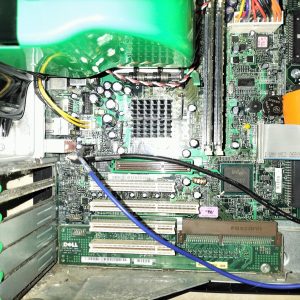 Gaming PC Windows 98 i845G Pentium4 2,4GHZ RAM512MB HD20GB Dell Optiplex GX260